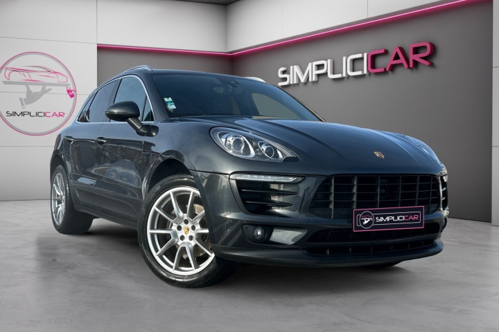 PORSCHE MACAN